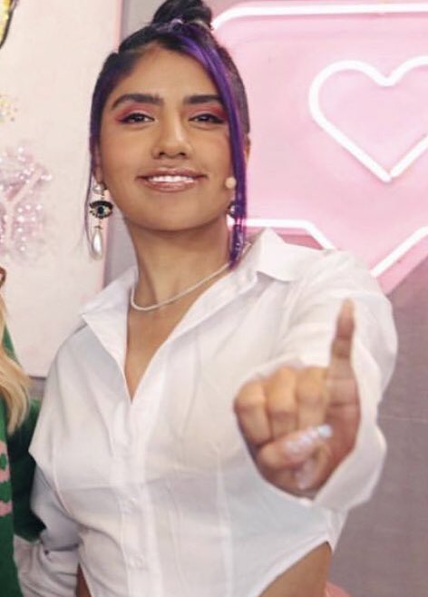 poeticszampini's tweet photo. las musitas que preciosas y sus outfits superiores siempre😍. https://t.co/qXquzOeou8