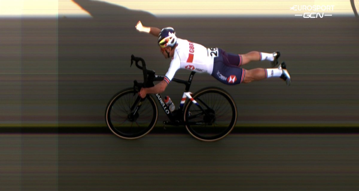 World title ✅ The best photo finish of all time ✅ @Tompid #Fayetteville2022