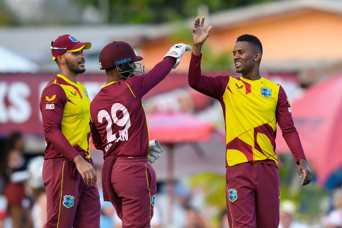 windiescricket's tweet image. AKEALLLL!!!!

Huge comeback &amp;amp; wicket to get @JasonRoy20 in first over after being hit for two boundaries.😤🔥

Live Scorecard⬇️

bit.ly/wivenngt20i5

#MenInMaroon #WIVibes #WIvENG