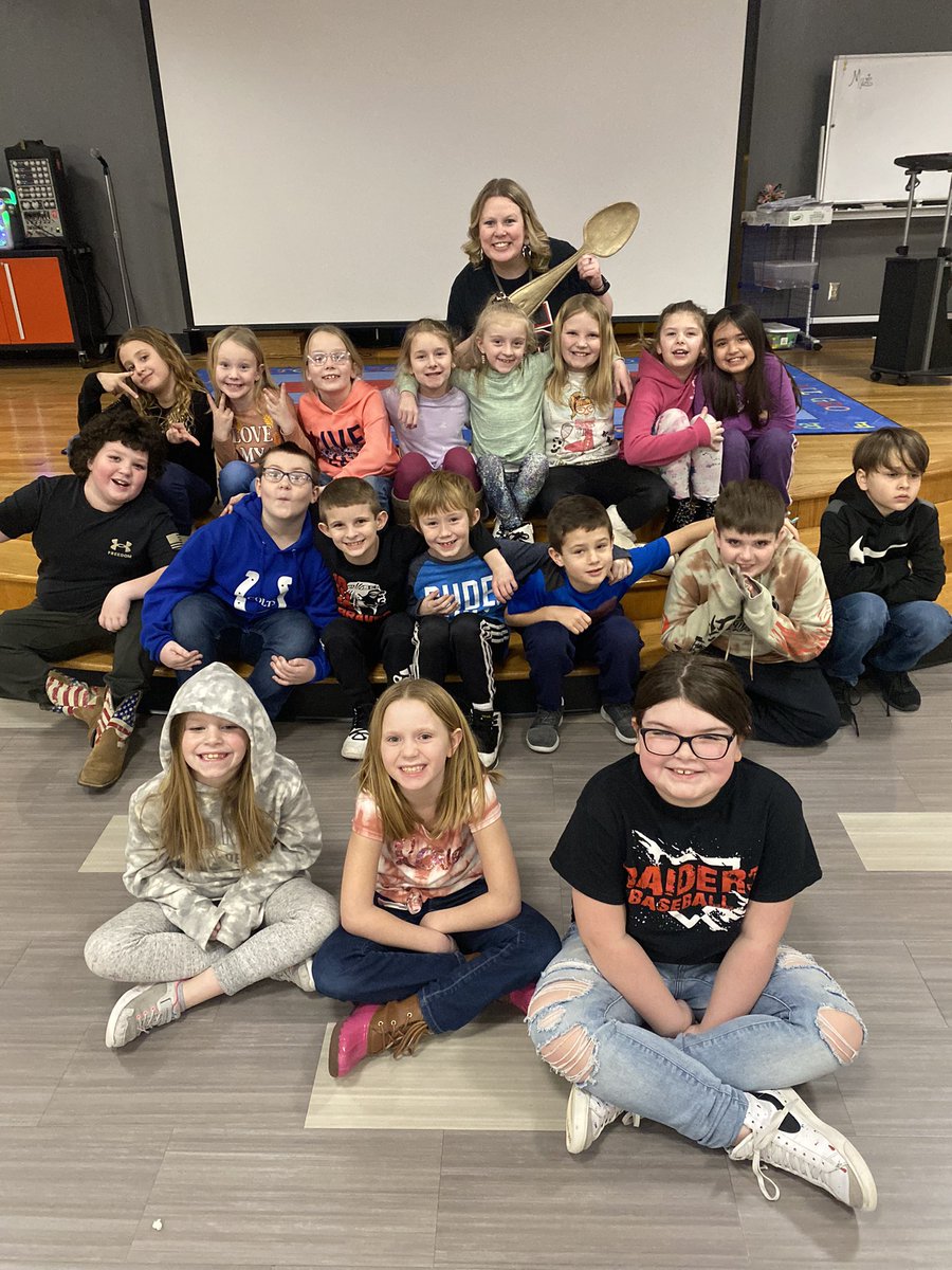 miss_driver_SES's tweet photo. Here’s a look back at our week last week! This class is growing so much, and they continue to amaze me! 100th Day of School, 3rd Graders in Training, #funFriday STEM activities and…
WINNING THE GOLDEN SPOON!! #lpselma #missdriversclass https://t.co/xCaX9mUFkF