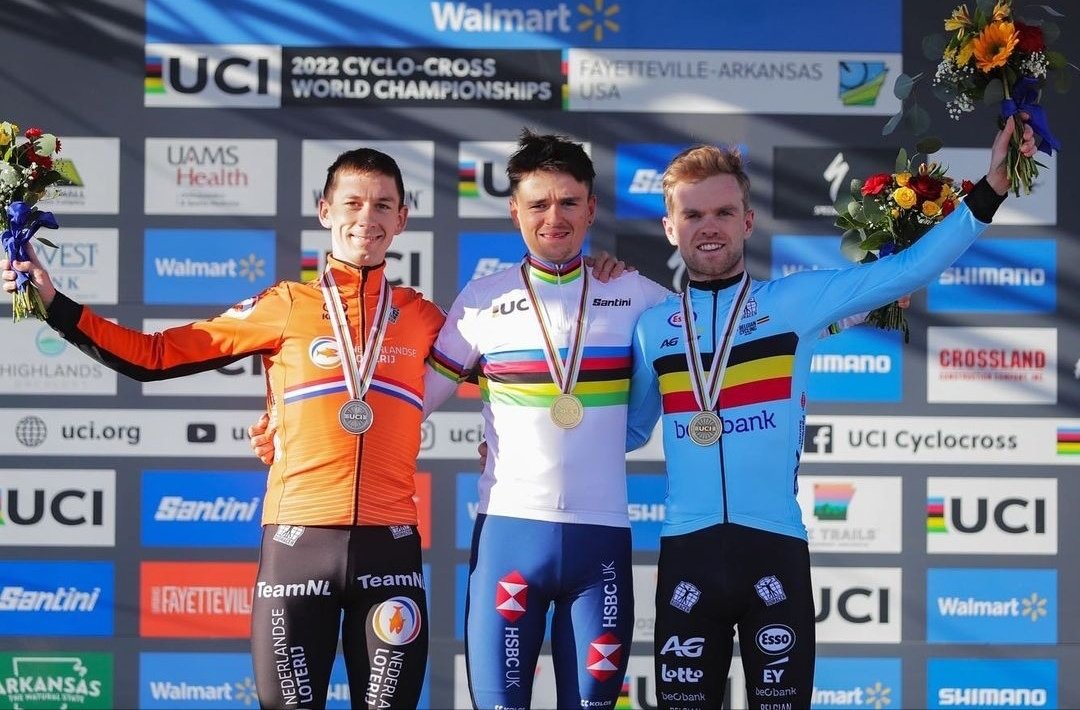 Cyclo-Cross 🌈 World Championships 
🇺🇲#Fayetteville USA 2022 ME

🥇 🇬🇧 Tom Pidcock 
🥈 🇳🇱 Lars van der Haar 
🥉 🇧🇪 Eli Iserbyt

#Fayetteville2022 <a href="/UCI_CX/">UCI Cyclocross</a>
📷 Getty Images