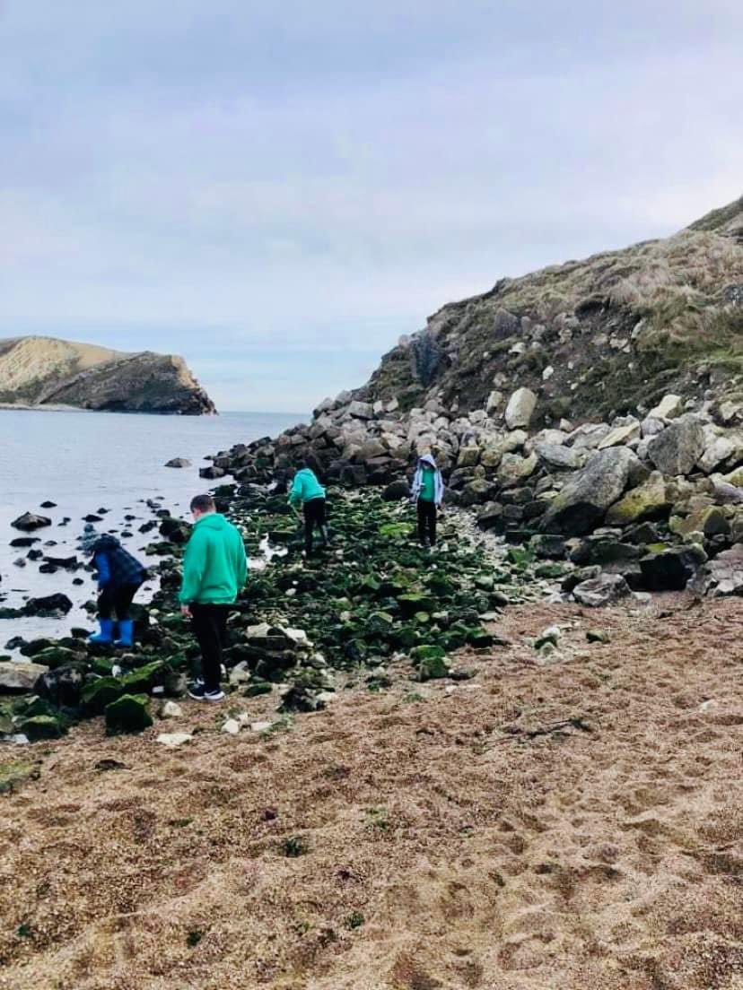 abbot_way's tweet photo. What a very #abbotsway end to the week ๐๐ฆข๐ฟ๐ฅพ
A fantastic day of cold, crisp, coastal #Venture learning for #Flair, exploring Lulworth Cove & Durdle Door ๐งฃ๐
#GeographyAlive #VisualLearning #SeeHearDo ๐ง https://t.co/Uqz2YGGLLZ