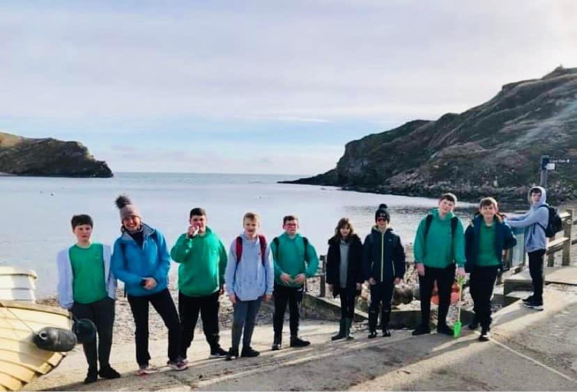 abbot_way's tweet photo. What a very #abbotsway end to the week ๐๐ฆข๐ฟ๐ฅพ
A fantastic day of cold, crisp, coastal #Venture learning for #Flair, exploring Lulworth Cove & Durdle Door ๐งฃ๐
#GeographyAlive #VisualLearning #SeeHearDo ๐ง https://t.co/Uqz2YGGLLZ