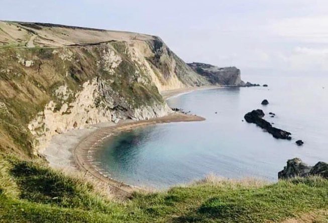 abbot_way's tweet photo. What a very #abbotsway end to the week ๐๐ฆข๐ฟ๐ฅพ
A fantastic day of cold, crisp, coastal #Venture learning for #Flair, exploring Lulworth Cove & Durdle Door ๐งฃ๐
#GeographyAlive #VisualLearning #SeeHearDo ๐ง https://t.co/Uqz2YGGLLZ