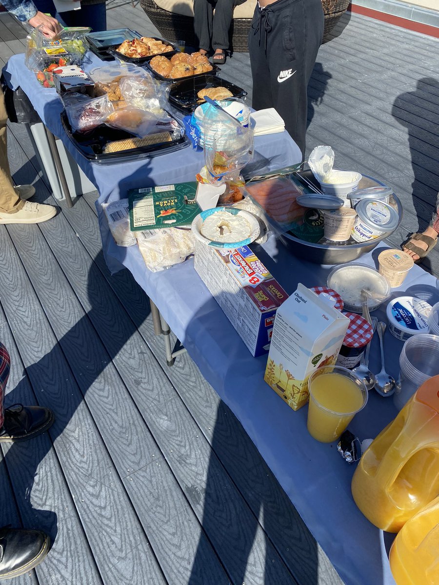 lorde_lia_stan's tweet photo. co-op staff in our #backtobrunch era https://t.co/swOi9k11Y4
