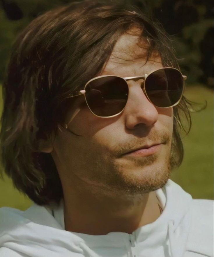 wallss_lt's tweet image. cuarenta y tres| su pelito
I vote #Louies for #BestFanArmy at the #iHeartAwards