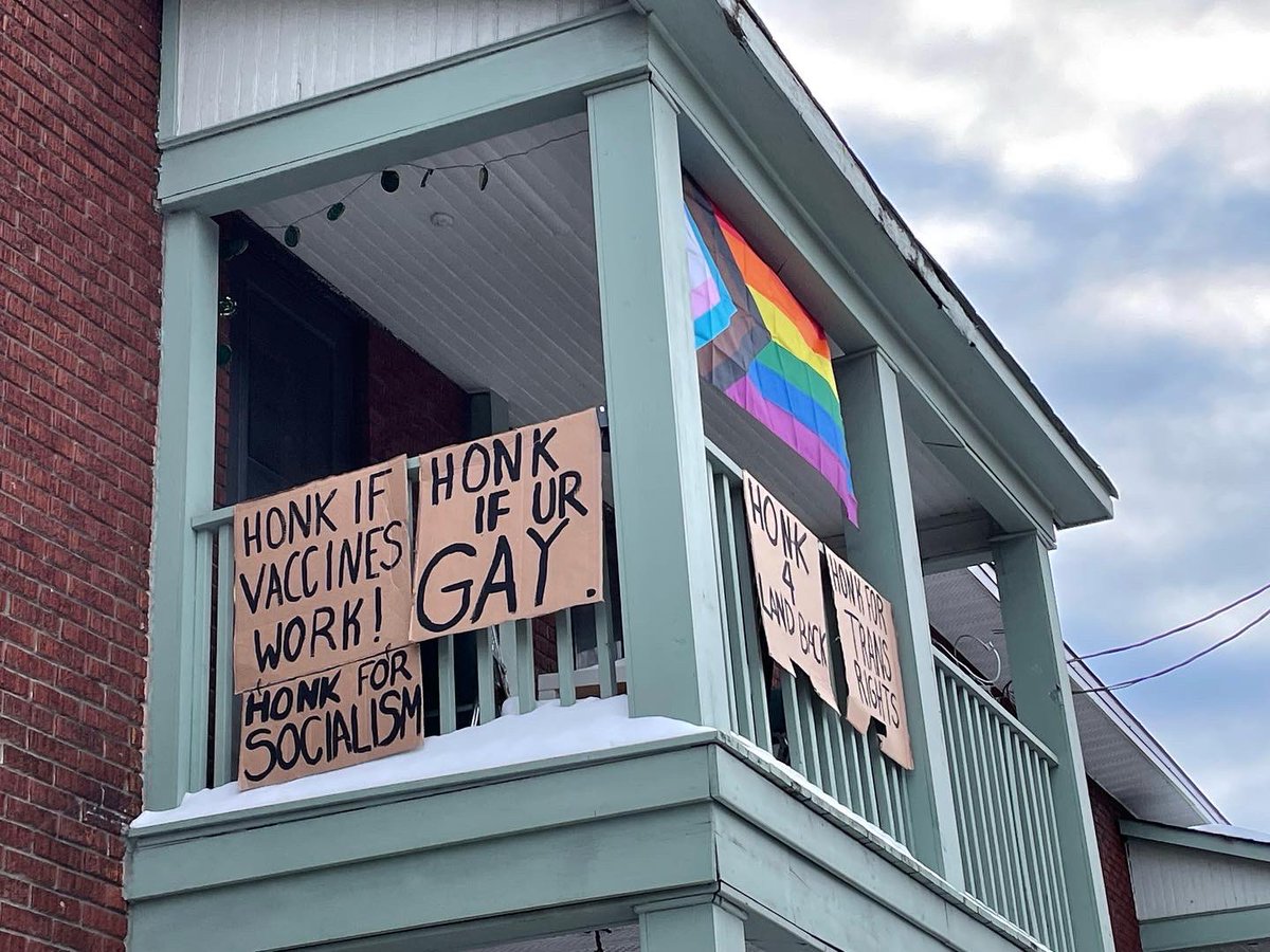 Also spotted today in Ottawa near Kent/Gladstone
