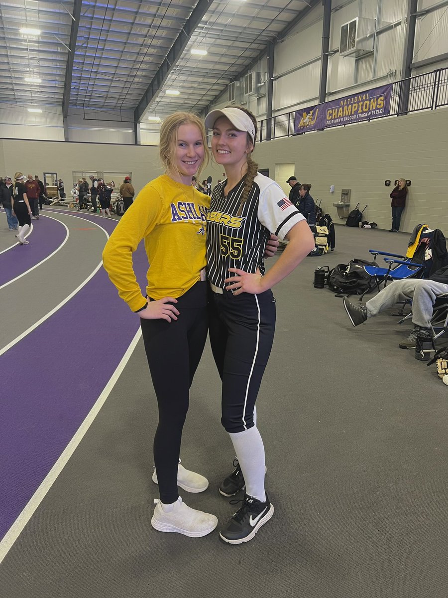 Amazing camp today <a href="/AshlandUSball/">Ashland University Softball</a> Thank you <a href="/CoachKnerem/">Emlyn Knerem</a> and staff for a fun day filled with learning new things. Also always a pleasure to see <a href="/Chloeemcclure/">Chlo💋</a> ❤️ <a href="/lasersyellow04/">Lasers Yellow - Easton</a>