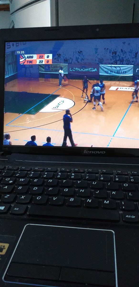 LiliGuzman59's tweet photo. @doble_cambio #voleyatenas mientras trabajo, disfruto buen voley! El mejor voley está en Cba. https://t.co/p6HvATADED