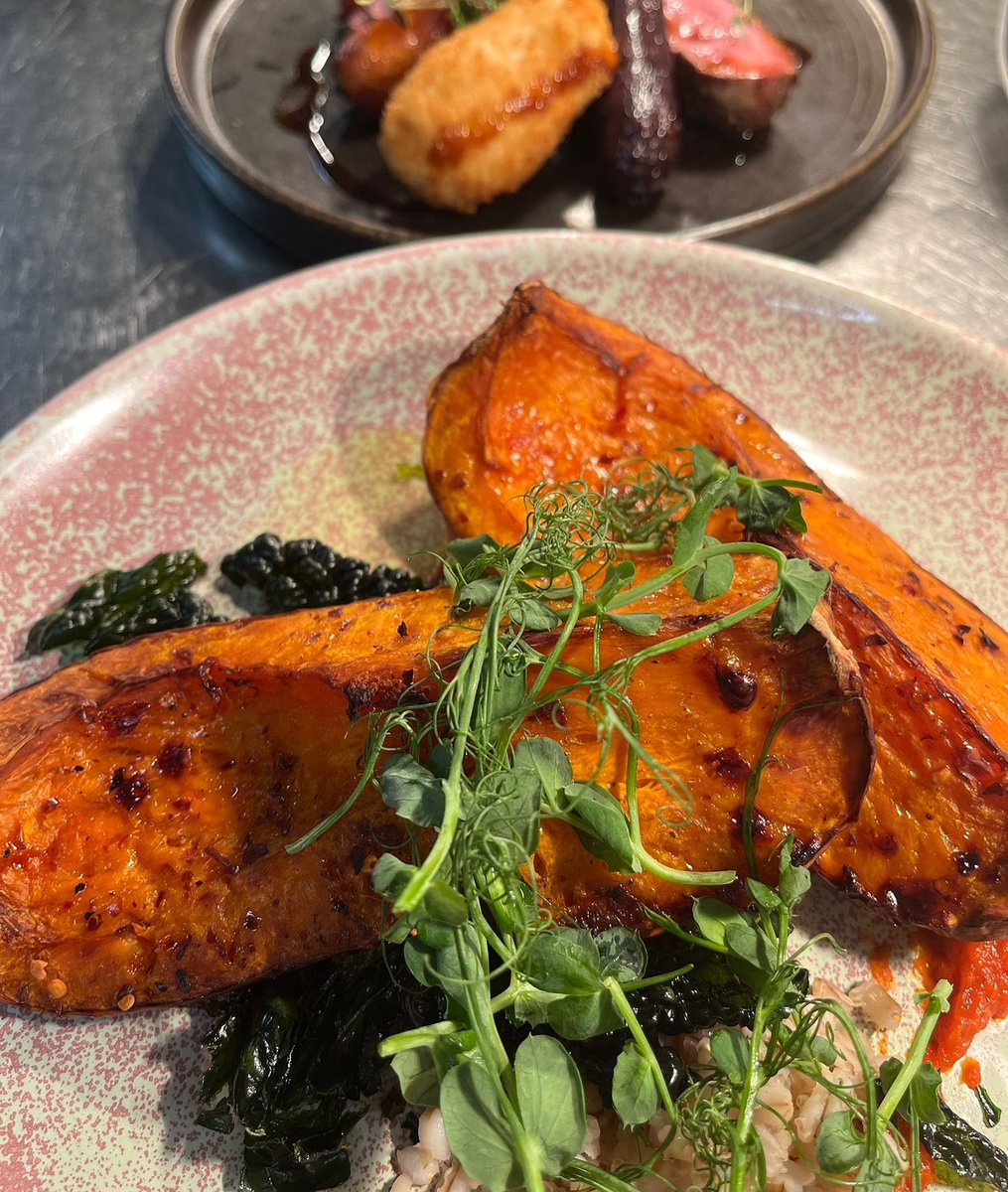 #Veganuary is no slog w/ dishes like Chargrilled butternut squash, pine nuts, crispy kale, red pepper reduction & fermented pearly barley We know some of you will have your eye on the meat that’s coming into view again but we hope you’ve enjoyed your journey💚🧡#veganfriendly