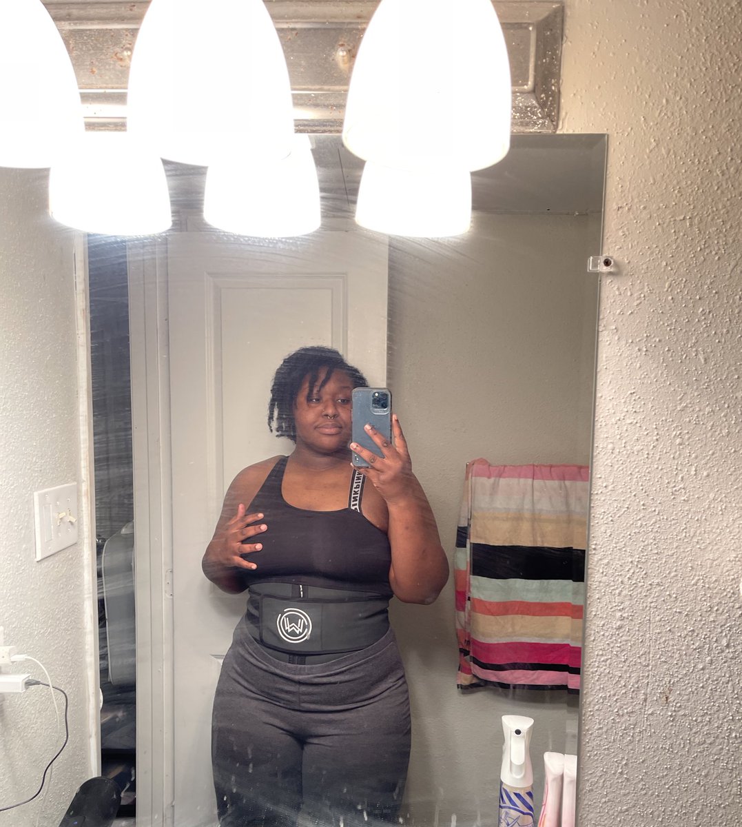 fvmous_kk's tweet photo. Dirty mirror pics of me in my waist trainer 🖤 https://t.co/j6EgS36oHS