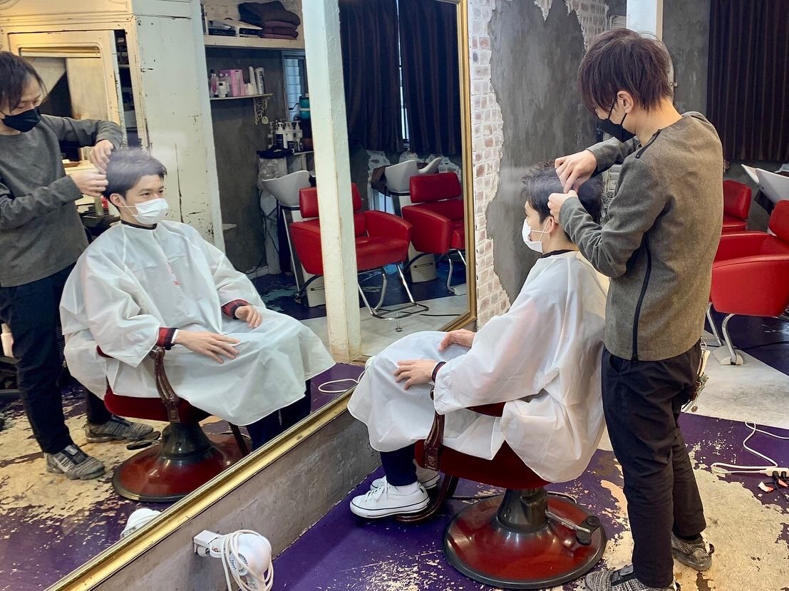 sheta_by_blast's tweet photo. 先日、メンズヘアカタログ「大人に似合うショートヘア」の撮影に参加させていただきました！

関係者の皆様、モデルさん、
早朝からありがとうございました！

担当:西梶 https://t.co/ngwrDyQ22J