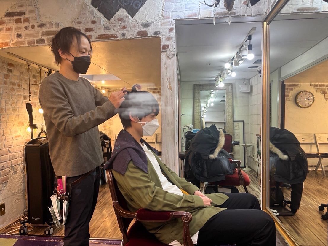 sheta_by_blast's tweet photo. 先日、メンズヘアカタログ「大人に似合うショートヘア」の撮影に参加させていただきました！

関係者の皆様、モデルさん、
早朝からありがとうございました！

担当:西梶 https://t.co/ngwrDyQ22J