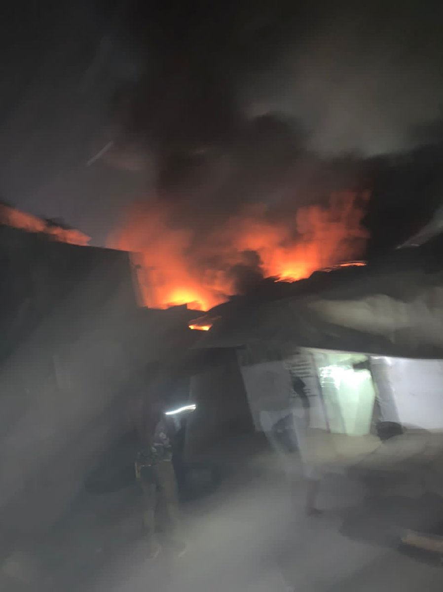 RT @Nsukka_okpa: Fire is currently spreading at number 1, moshalashi street, Oke olu, Iponri, lagos!!

Send Help! https://t.co/hpwd3WHEhB