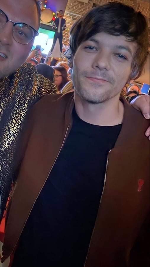 Sunflower91H's tweet image. Te adoraré hasta el último día de mi vida

I vote #Louies for #BestFanArmy at the #iHeartAwards︎