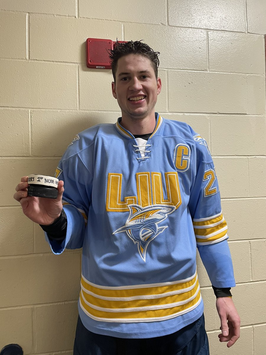SHARKS WIN!!!! 

Billy Jerry (AGAIN!!) sends the game winner home with 11 seconds left on the powerplay and notches his first hat-trick and four goal game!

Sharks beat Brown 4-3!!
