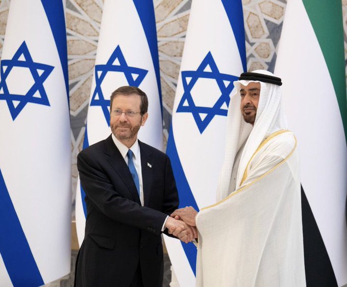 تبّت يدا أبي لهبٍ وتبّ
#عزيز_يا_يمن 
#اليمن_يؤدب_الامارات