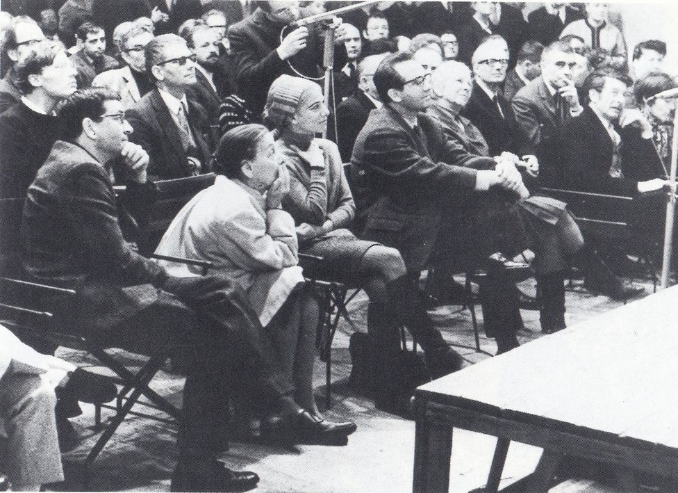 «Brecht und Klasse und Traum» wird im Brecht-Haus (<a href="/lfbrecht/">Literaturforum im Brecht-Haus</a>) vom 7. bis 11. Februar verhandelt. Denn Brechts Bibliothek enthielt, wie Peter Weiss schrieb, neben Politökonomien auch «ein zappelndes Gedränge … des gespenstigen Gelächters, des Galgenspektakels, der wilden Träume».