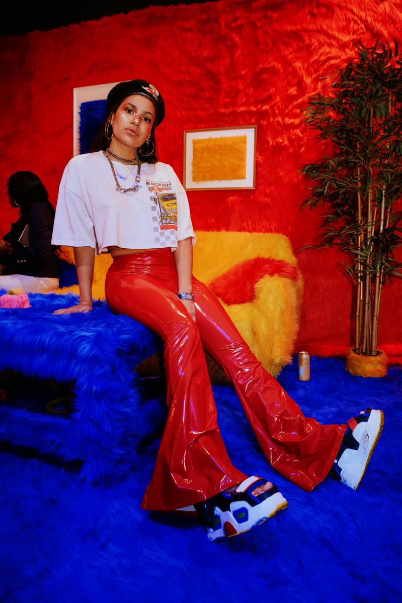 uzumakigallery's tweet photo. ♥️💋 at revolt https://t.co/rsO4IuMktw