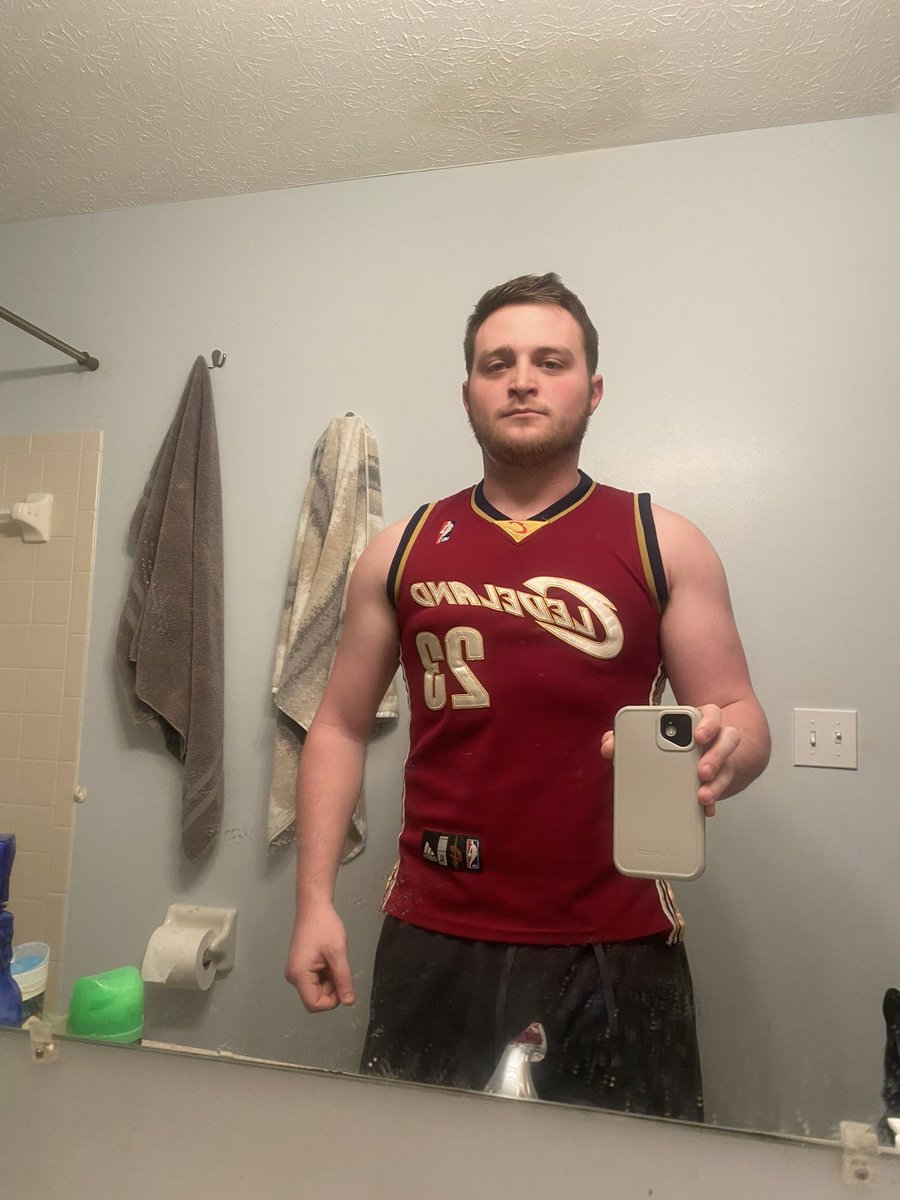 thocter's tweet photo. This man is going to the Super Bowl https://t.co/WCjDSURoeI