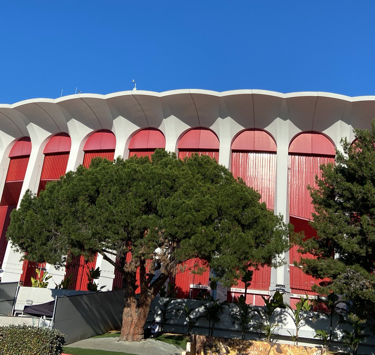 lovingseonqhwa's tweet photo. You can start to see the name ‘Ateez’ be displayed at the top of the venue 🥺🥺 on the places you’ll go #ATEEZinLA #ATEEZ https://t.co/T8rV58DANZ