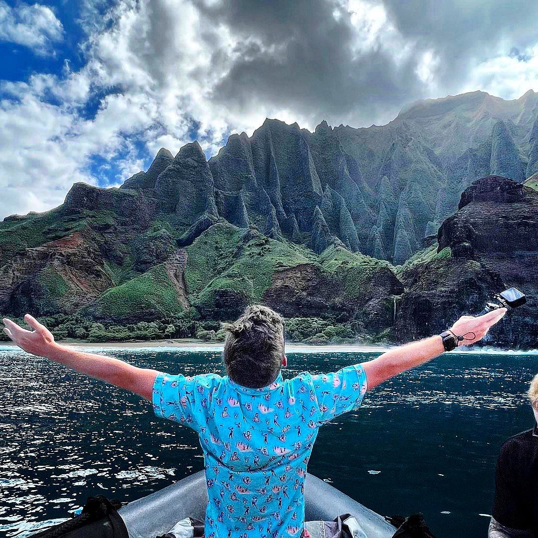 CptAndys's tweet image. That feeling when you finally arrive 🤩⛰🌊
📸: @lanceanger