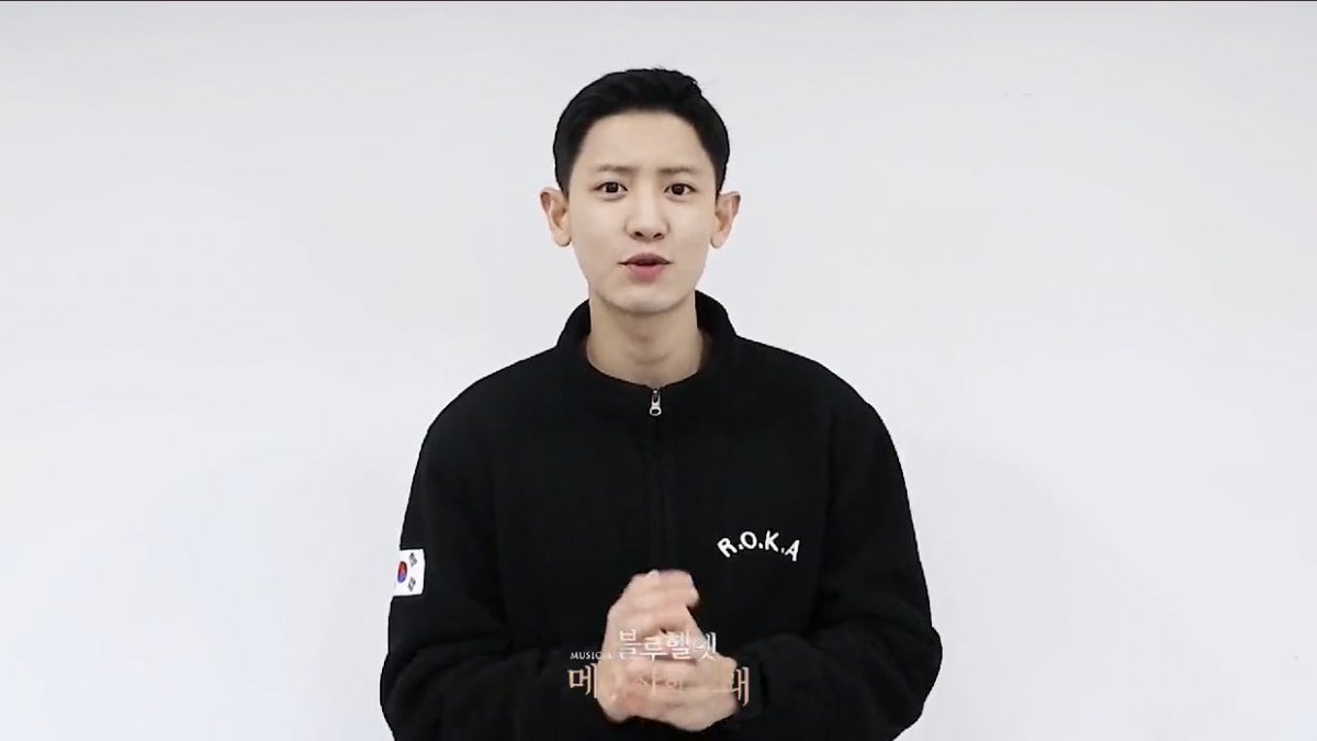 oshcuddles's tweet photo. CHANYEOL SO HANDSOME WITH HIS MILITARY HAIR 😭❤️ https://t.co/nmxnA8uzHV