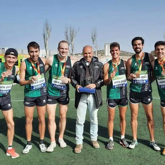 La selección Extremeña se alza con la tercera plaza en el campeonato de España de cross disputado en Jaén. Entre sus integrantes nuestro atleta <a href="/alexandreportuu/">Alexandre Carrilho</a> enhorabuena a todos ellos!!!
<a href="/Atletismovalen1/">Atletismovalenciadealcantara</a> 
<a href="/FedExtAtletismo/">Fed. Ext. Atletismo</a>
<a href="/valenciadealcan/">Ayto. Valencia de Alcántara</a> 
<a href="/dxt_san/">DXT Sierra San Pedro</a>