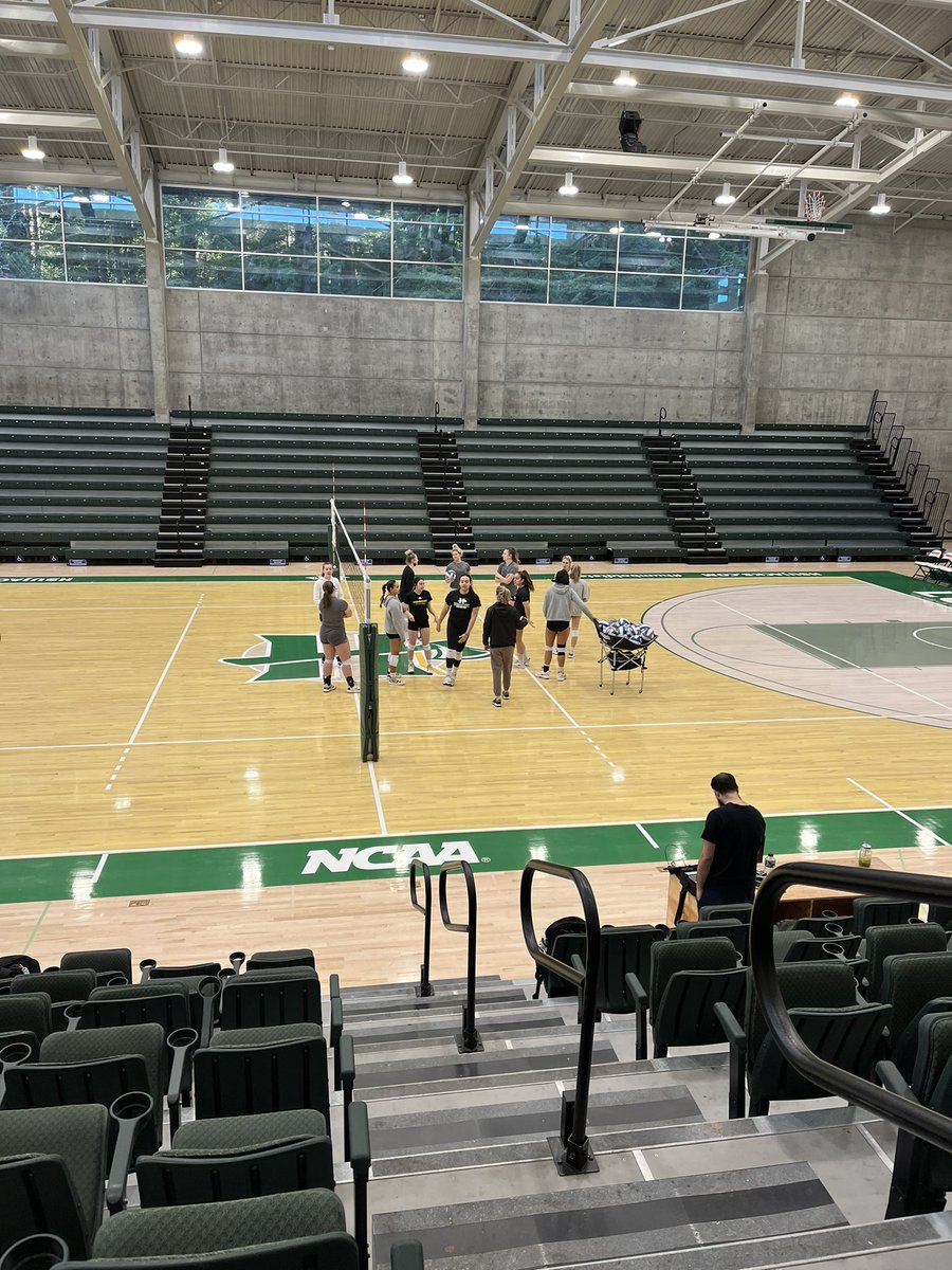 StellaScott22's tweet photo. Thank you @humboldtVB for having me on an official visit this weekend! Go jacks!!💚💛
@HumboldtJacks 
@humboldtcalpoly https://t.co/d9Pga0LkxF