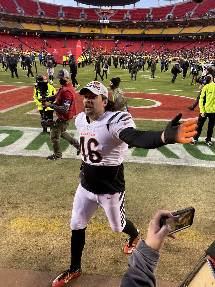 kmburchett's tweet photo. What a day! Catching warm up throws from @ClarkHarris46 to start and high fives to end. #SuperBowl bound! @whodey #bengals #ohsnapitsharris https://t.co/8F8JCOCguN