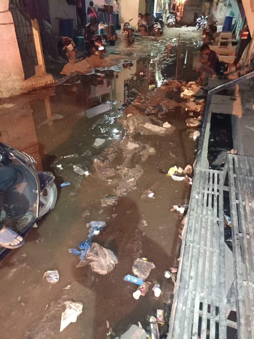 BellaryVoice's tweet photo. This is the condition of localities(3rd ward) in bly, hope on priority u'll pay attention to these problems before its jeopardize ur dream of making one of the cleanest city of india @pgpreeti92 @sriramulubjp @Prabhan76085756 https://t.co/dnKDP2bL2o