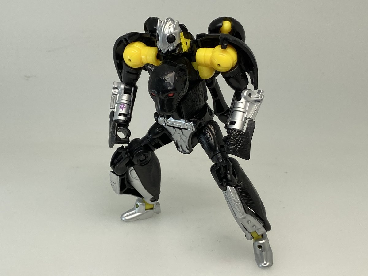 TF_pr's tweet photo. ＼追加情報／　
2022年6月発売タカラトミーモール限定キングダム新商品！
■KD EX-16 シャドーパンサー
の変形過程を画像で少しだけ紹介します！黒豹のビーストモードからロボットモードへトランスフォームします！

ご予約はこ��ら⇒https://t.co/VJDhnTJX4D

#トランスフォーマー
#transformers https://t.co/0c5rjjMNLS