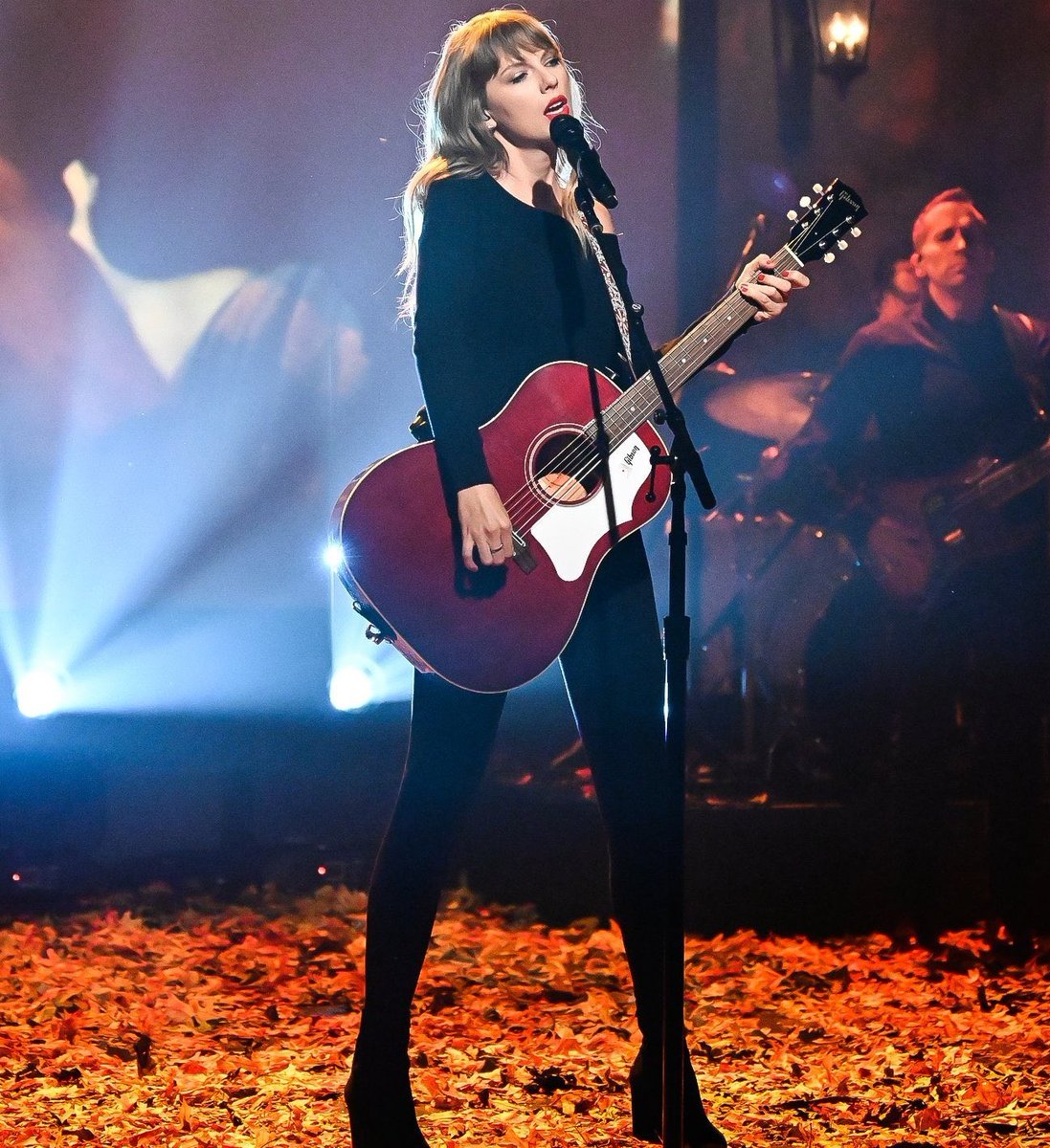 AlaaAbd_3003's tweet photo. ♧˜”*°•. Taylor Swift singing for Sherliam 
- A - Thread .•°*”˜♧ https://t.co/to7IJeYeYB
