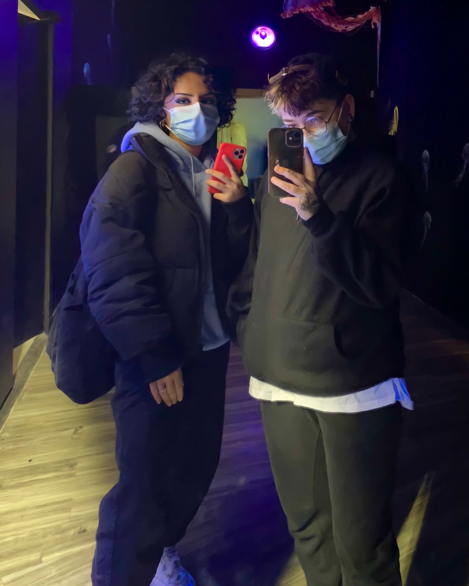 noorsdeath's tweet photo. anyhow we went on an aquarium date 🐠🖤 https://t.co/4mCv1JiX73