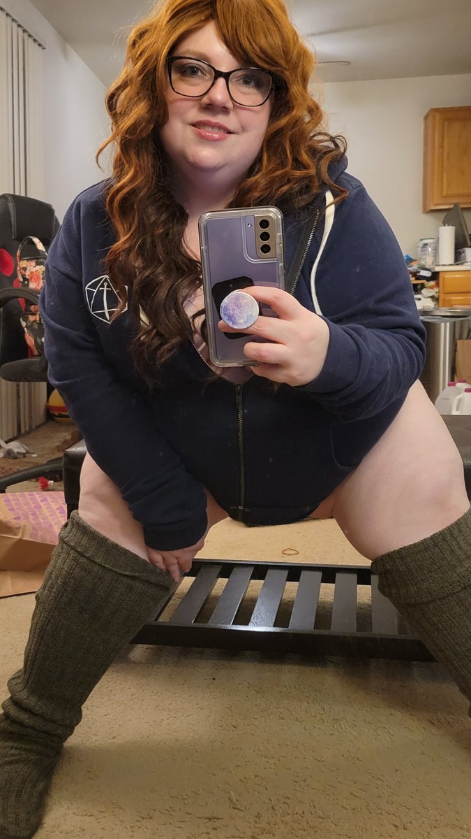 GwenOak's tweet photo. They say thick thighs save lives but I feel like I could end someone with mine lol
#thickthighssavelives #bbw #contentcreator #plussize #hoodie #kneehighsocks #selfie #sexygeek https://t.co/9UYDJmCUQL