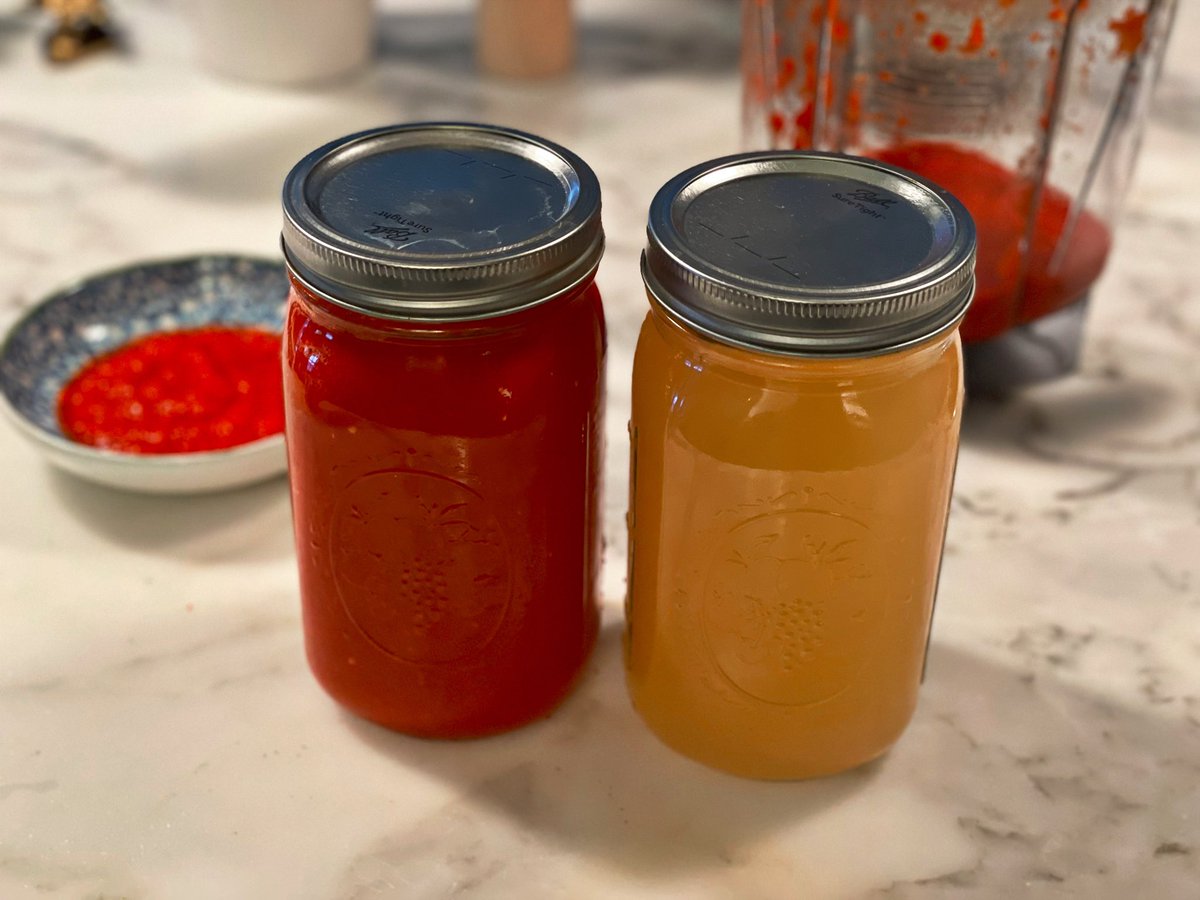 chilipowders's tweet photo. Kalugeritsa, red jalapeño, bird’s eye, red onion, carrot, garlic. Fermented hot sauce. Started 9.10.21, blended 1.30.22. My first time fermenting Kalugeritsa, a pepper from North Macedonia. https://t.co/hNZRvhVueX