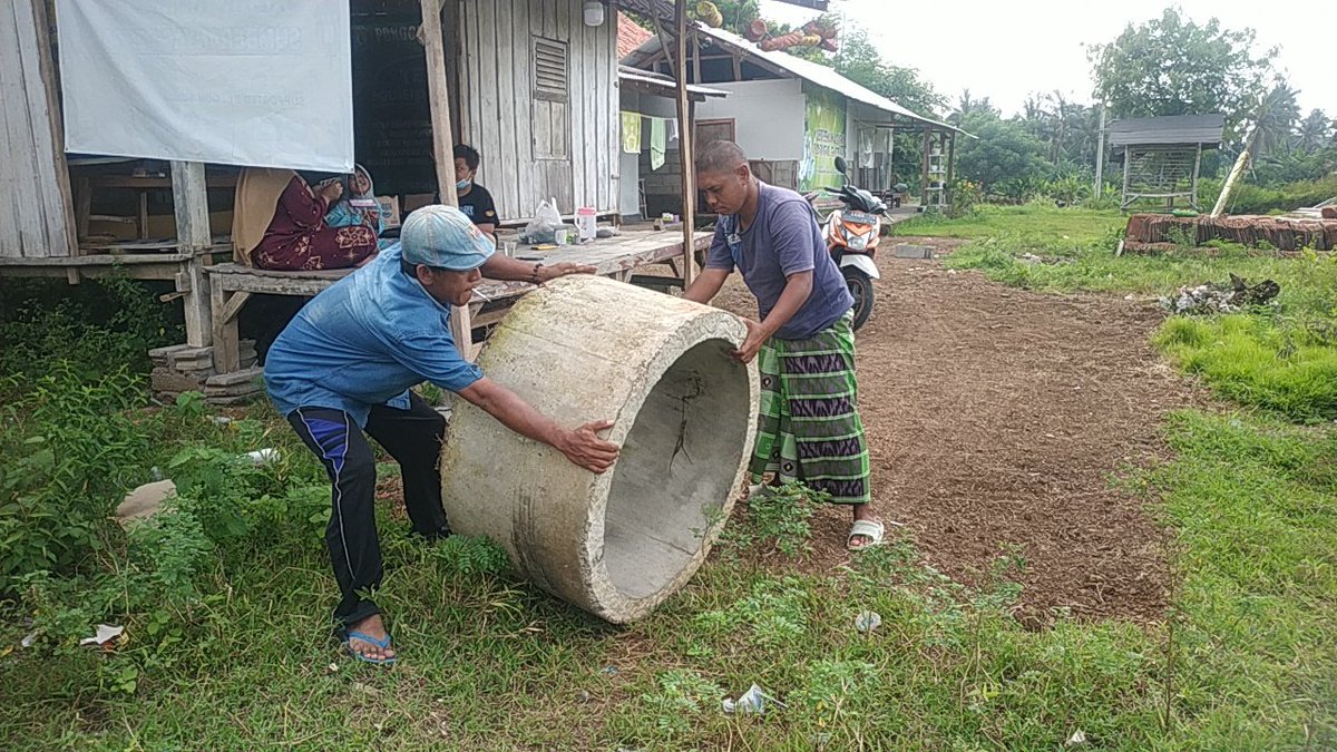 akhlisupdate's tweet photo. Twitter do your magic
Pesantren ini menangani santri kategori khusus (odgj). Ponpes Fatchul Huda membutuhkan asrama yang layak untuk para santri yang mukim

rekening resmi pesantren:
Bank BRI: 6529-01-016461-53-7
atas nama: PONPES FATCHUL HUDA

info: https://t.co/35gAVzoGjY https://t.co/cQPVYR5I8E