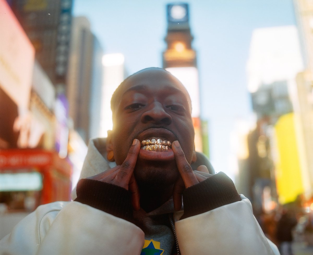 SESBX's tweet photo. Wassup im ses a NYC based photographer from the bronx i shoot both digital &amp; film and i'm aiming to put on more for my city this year. Below is a thread of amazing creatives from my side of town you've probably never heard of &amp; i feel like they deserve to be seen by the community https://t.co/pUPDSfh2WO