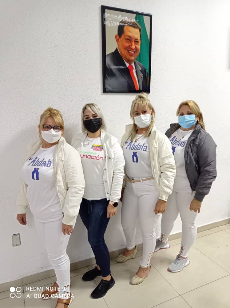 salina_nelva's tweet photo. Fin de semana donde el esfuerzo y la dedicación fueron el motor impulsor, del equipo de vacunación de Distrito Capital. #HeroesDeLaSalud en jornadas de vacunación con #Abdala refuerzo 1ro,2do #JuntosVenceremos #COVID19 @CDI_FuerteTiuna
@DcMedica @ErickMendezRod3 @AnayansyPR https://t.co/fZ61QmAUNg