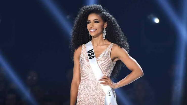 AquaByJesse's tweet photo. Me siento demasiado triste, esa mujer tenía una carrera en asenso, su gran desempeño en un escenario, tenía TODO para convertirse en una gran Tv Host, Cheslie kryst RIP💔 https://t.co/jM0FQL1zWl