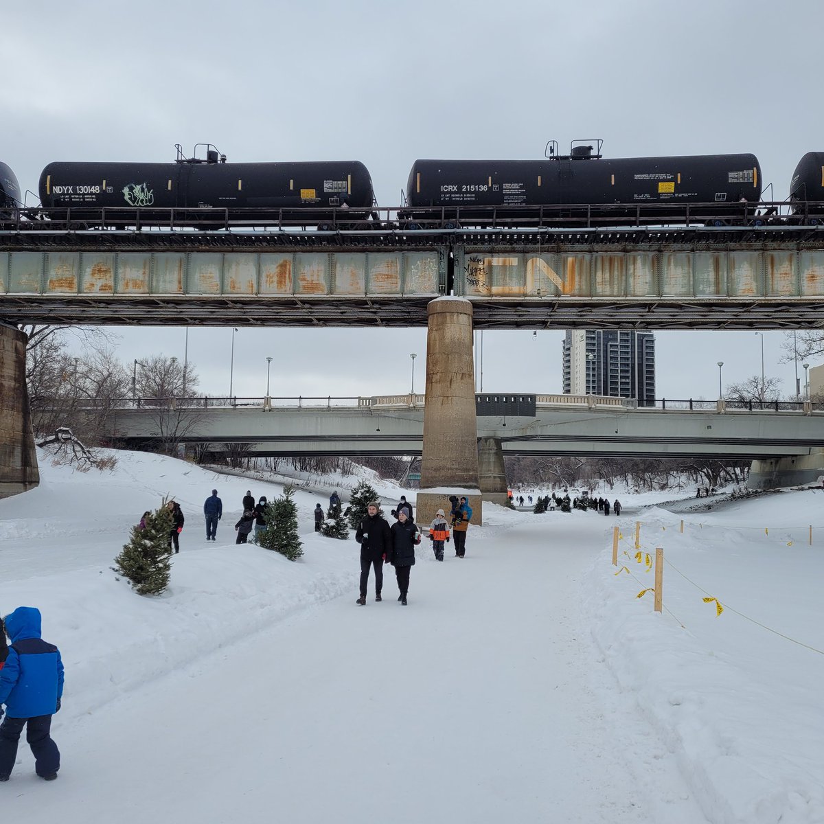 jimpallister1's tweet photo. Trudeau pipeline.The Forks,Assiniboine and Red rivers,downtown Winnipeg.
See any possible environmental or public safety risks? https://t.co/BjBO6FQumE