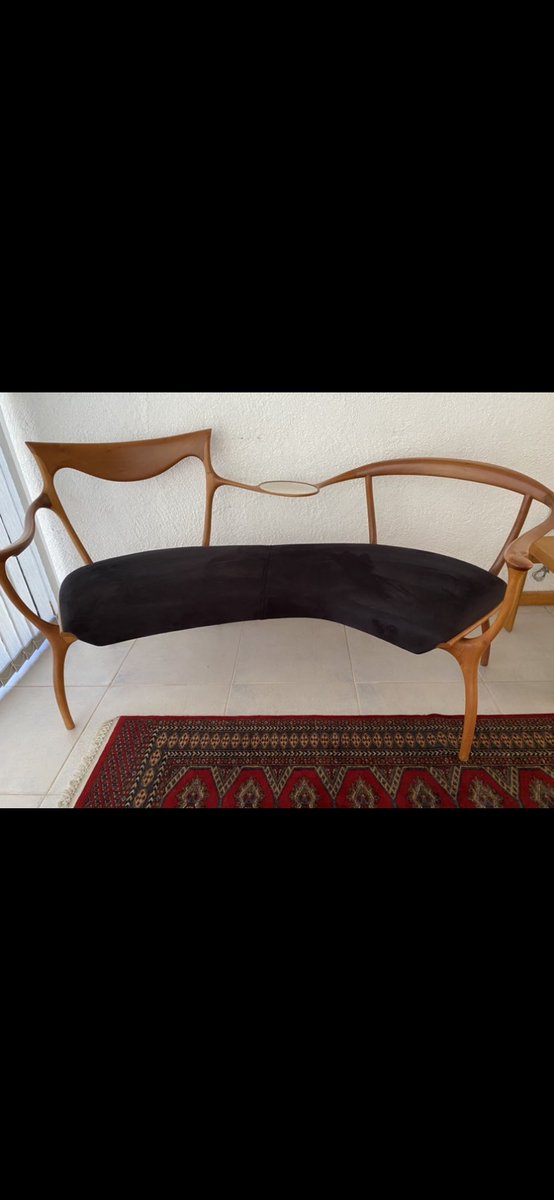 el mueble que no pudo ser sino del recuerdo del monólogo del abogado del diablo ⁦<a href="/XavierCastroSLP/">Xavier Castro</a>⁩