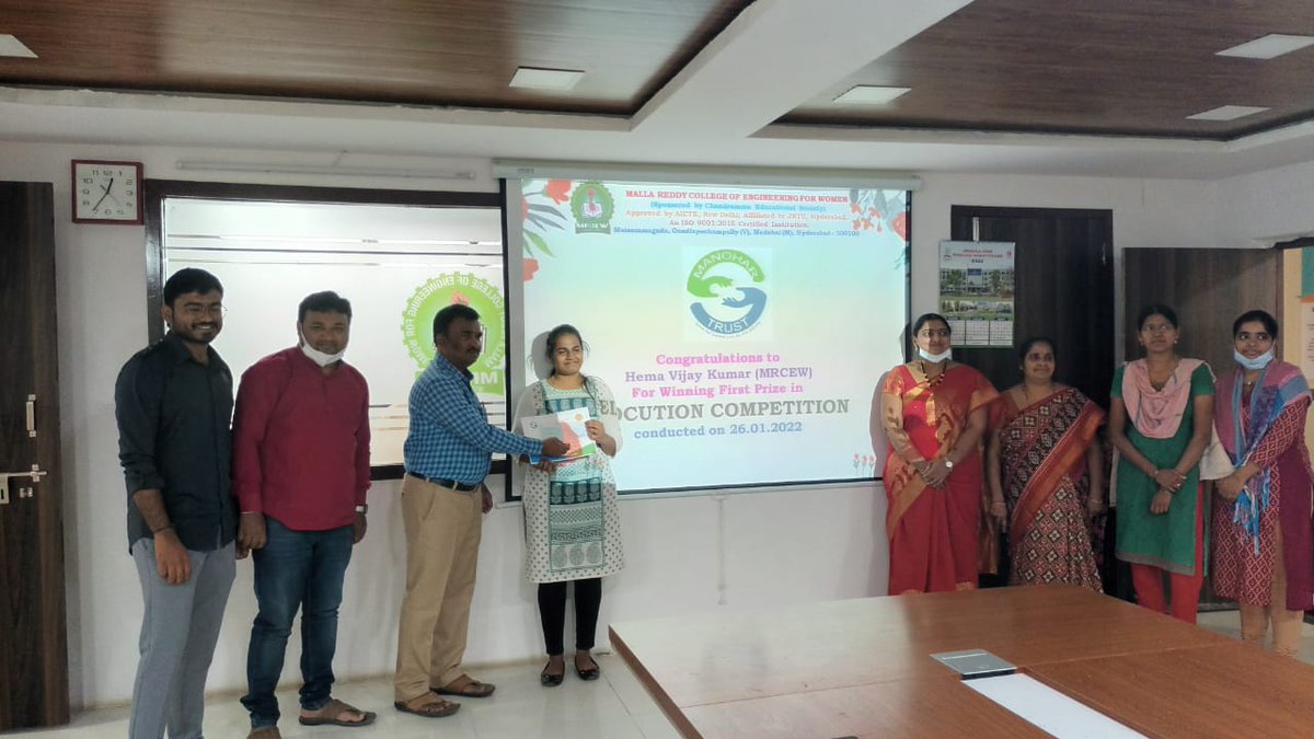 Manohar_trust's tweet photo. Handovered the merit certificate and cheque to winner and runner of elocution competion conducted on 26.01.2022 by manohar trust
#education 
#merit 
#certification 
#WINNER 
#winners https://t.co/RVYbALcyNw