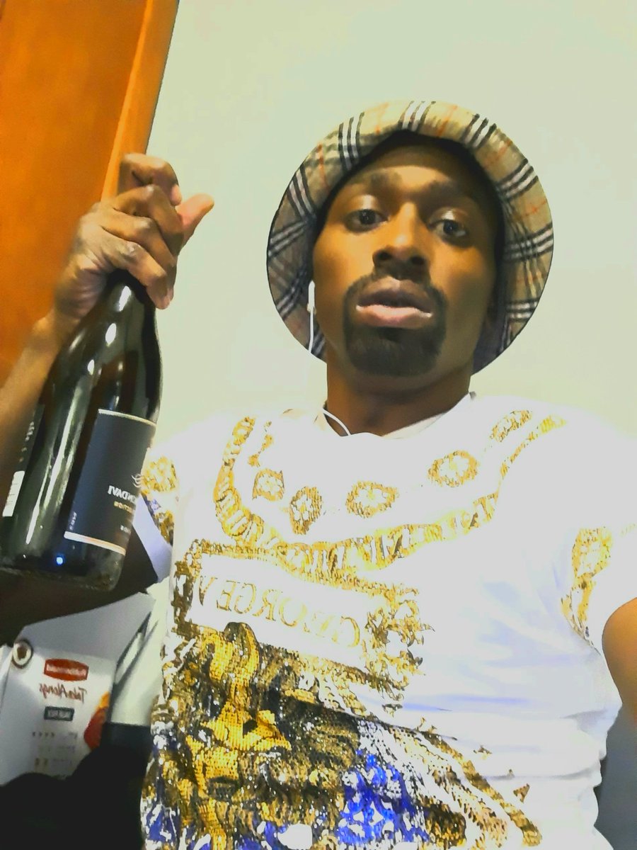 DenzelBailey1's tweet photo. Me on new year's https://t.co/MT6bl694Y9