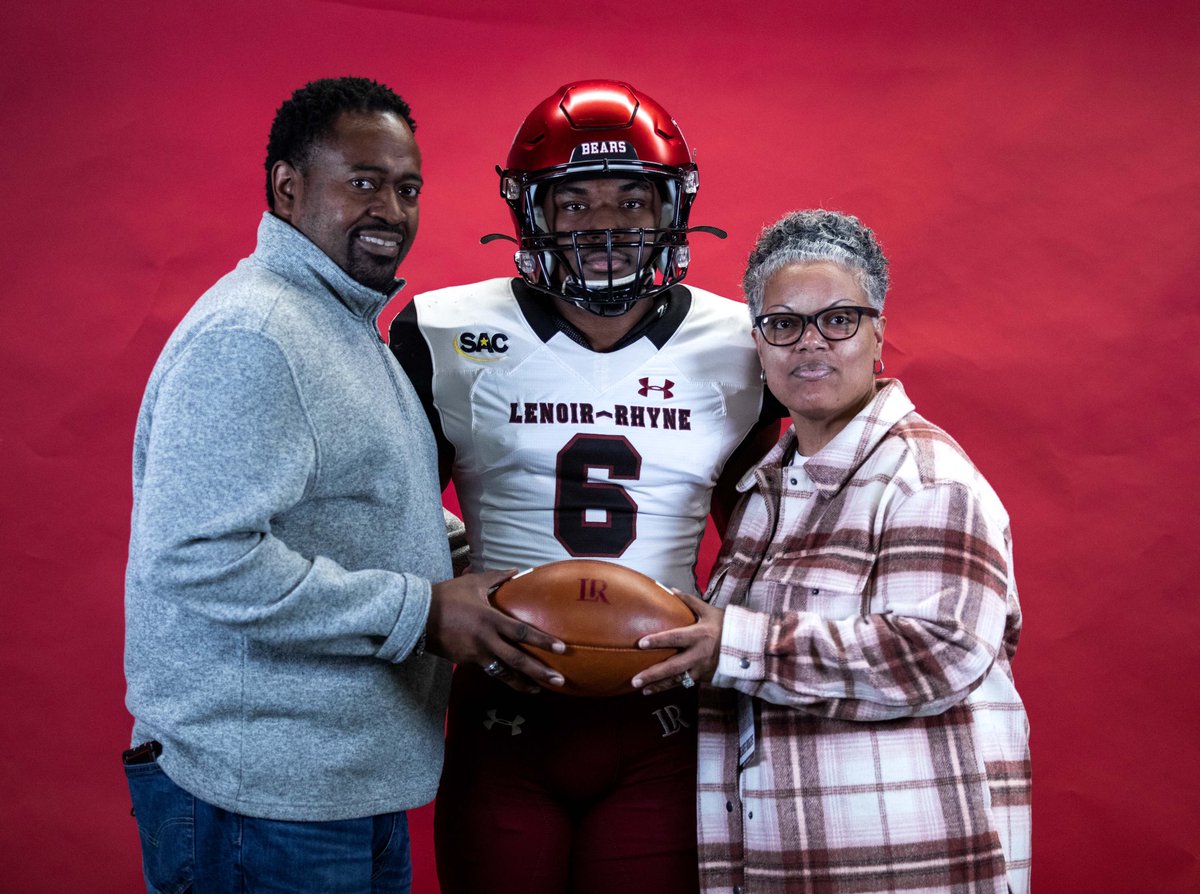 DeareeRogers's tweet photo. I will be signing my Letter Of Intent to attend the University of Lenoir Rhyne Wednesday February 2nd at 8:30 am, at W.C Hawkins Stadium. GoBears🐻 https://t.co/ztQibHCBil