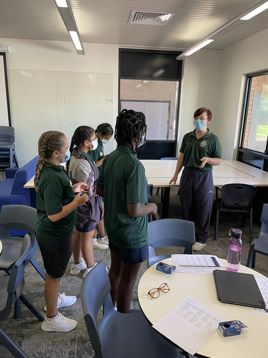 PaulMurphy2000's tweet photo. Our student leaders working with new students on the first day back. #Community https://t.co/D875uDWRPQ