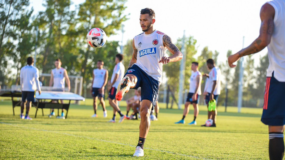FCFSeleccionCol's tweet photo. 📸 ¡Por nuestros colores! 🟡🟡🔵🔴

Entrenamiento en Córdoba. Gracias @DiegoValoyes_ _ y @CATalleresdecba por recibirnos en su casa 👍🏡

#YoMeMonto
#JuntosLoLogramos🇨🇴 https://t.co/4bu8aetHSg