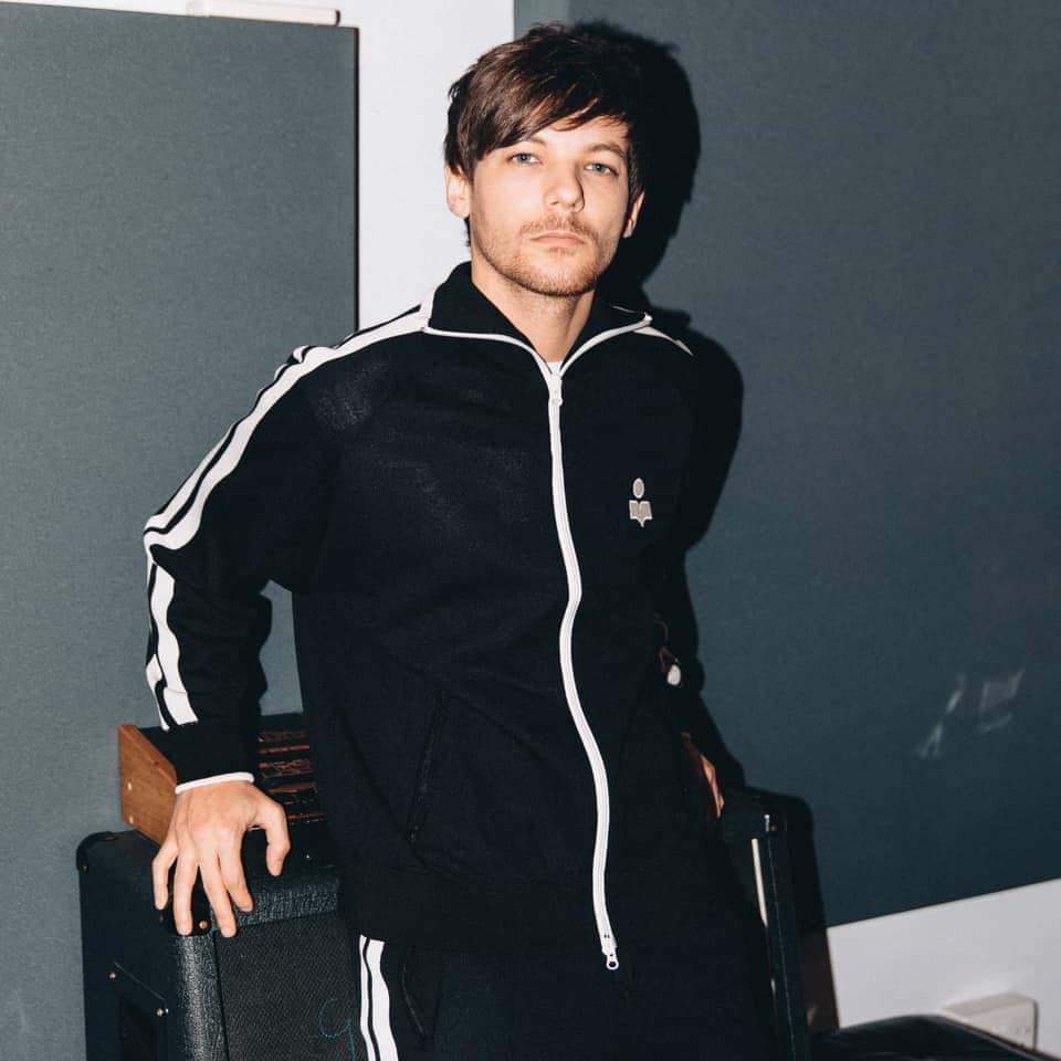 Ustedes no saben cuánto amo esta foto

I vote #Louies for #BestFanArmy at the #iHeartAwards