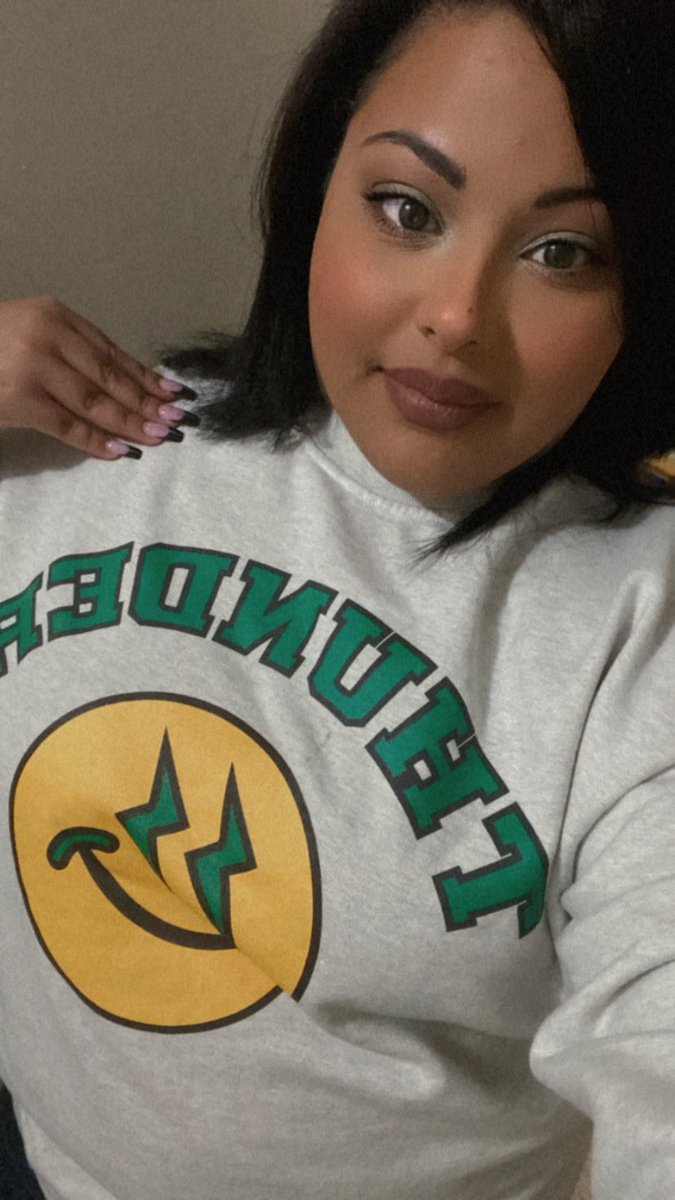 _therosequiroz4's tweet photo. Got to wear my @ATEEZofficial thunder sweatshirt today. It’s perfect. ⚡️⚡️⚡️⚡️ #에이티스 #thundermerch https://t.co/rwp4LZk99r