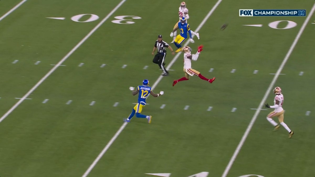 BleacherReport's tweet photo. Can't believe he dropped that pick… 😳 @brgridiron https://t.co/tO6ZtEsmEU